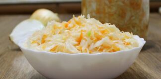 Кулінари розповіли, як приготувати квашену капусту з цибулею