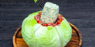 Кулінари поділилися покроковим рецептом страви з капусти, фаршу та сиру