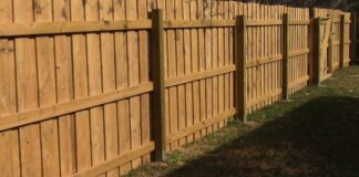 Будівельники розповіли, як легко та швидко зміцнити опорні стовпи для паркану