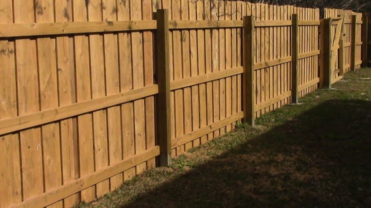 Будівельники розповіли, як легко та швидко зміцнити опорні стовпи для паркану