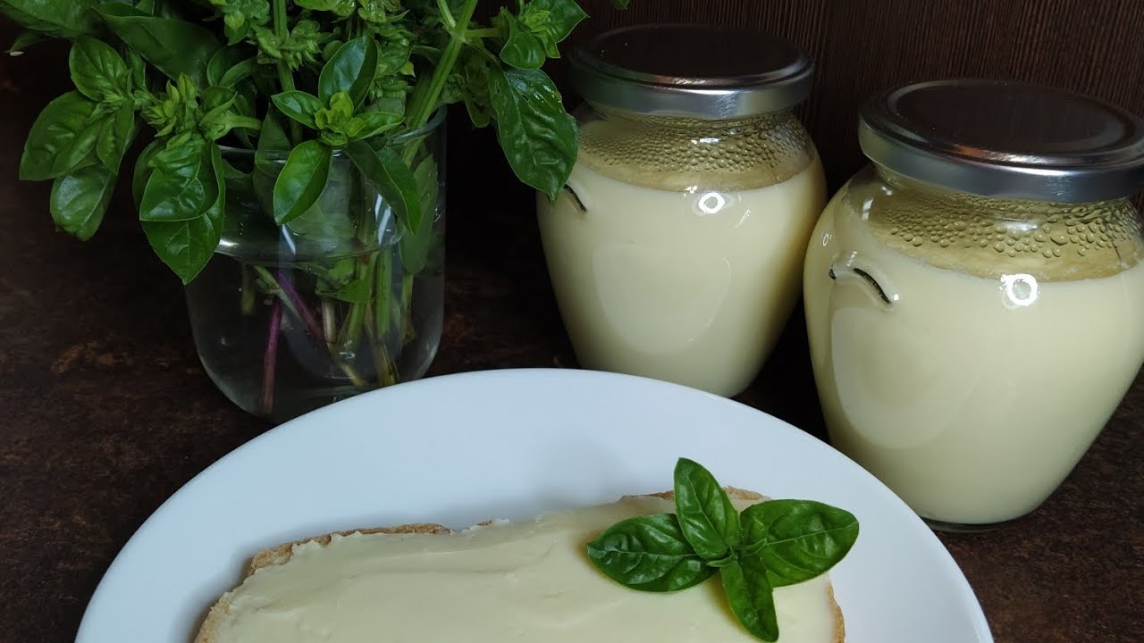 Кулінари розповіли, як приготувати домашній плавлений сир Янтар своїми руками