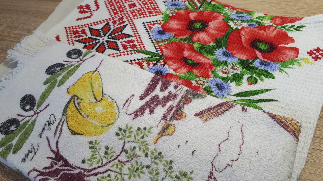 Господині розповіли, як позбутися плям і запаху на кухонних рушниках без прання