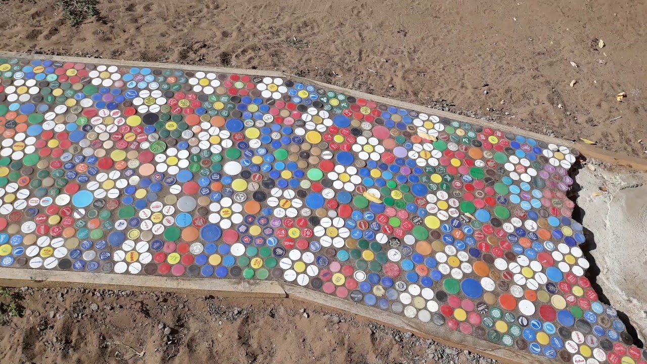 Дачники розповіли, як зробити стильну та довговічну садову доріжку