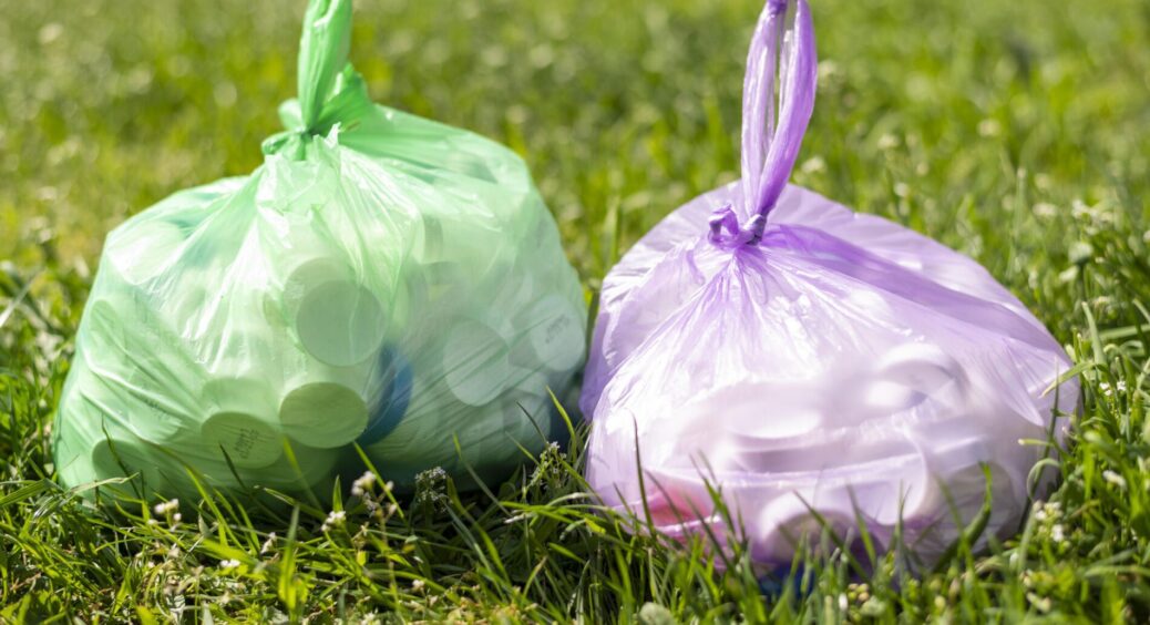 Помилка, яку роблять 9 із 10 господинь: чому не можна брати магазинний пакет для сміття – запам’ятайте 