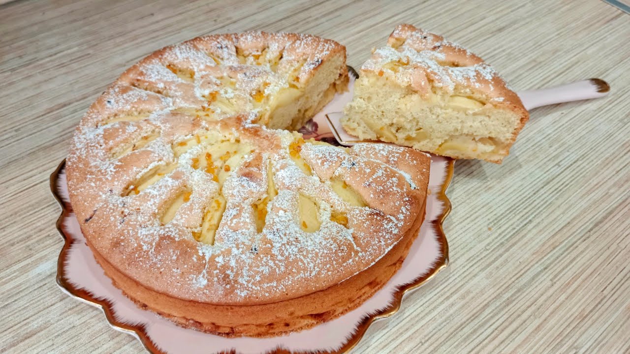 Кулінари поділилися рецептом смачного яблучного пирога з лимонною цедрою