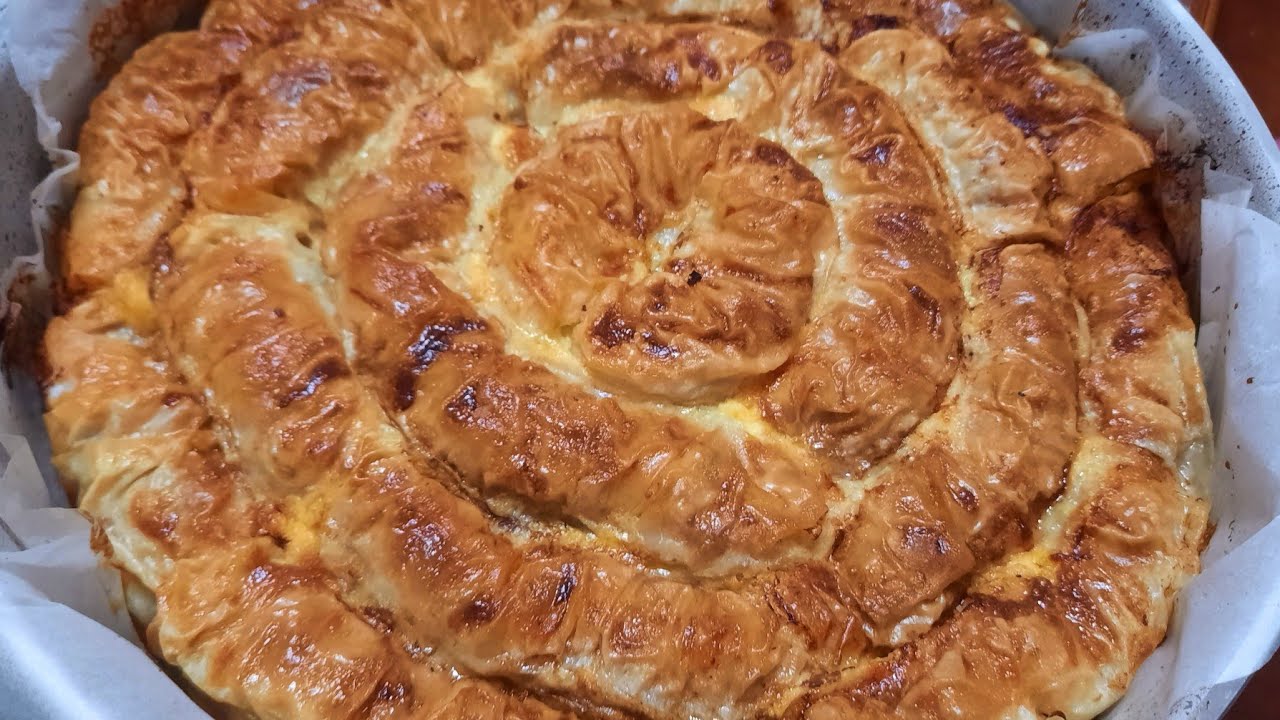 Кулінари розповіли, як приготувати Балканський м'ясний пиріг із тіста філо