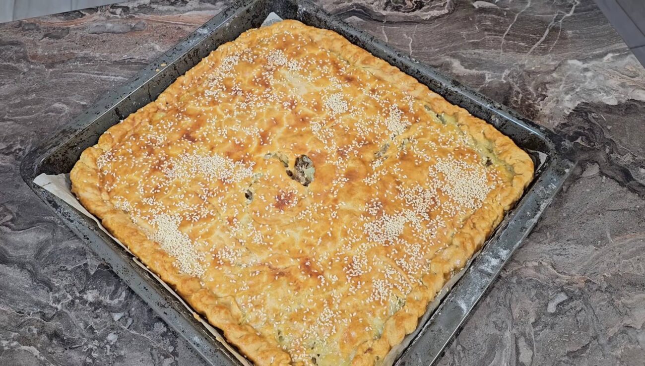 Кулінари поділилися рецептом м'ясного пирога на кефірі з листкового тіста