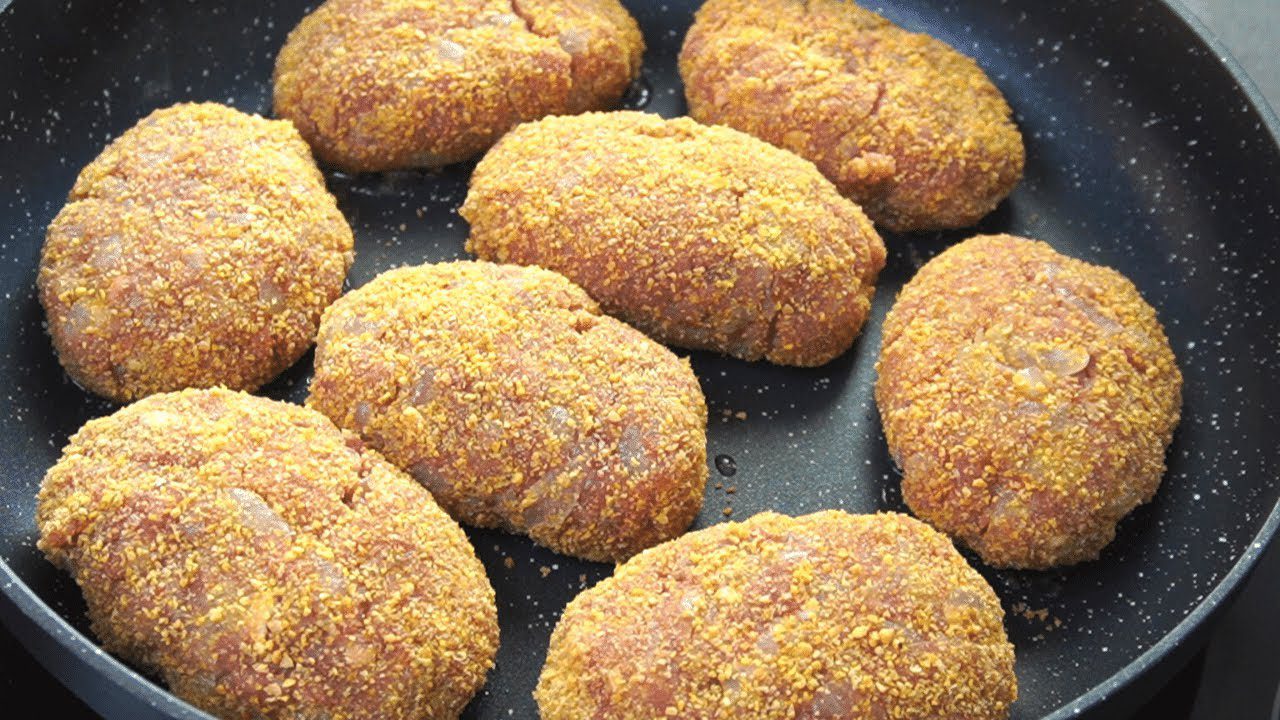 Шеф-кухарі розповіли, що можна додати в котлети замість хліба