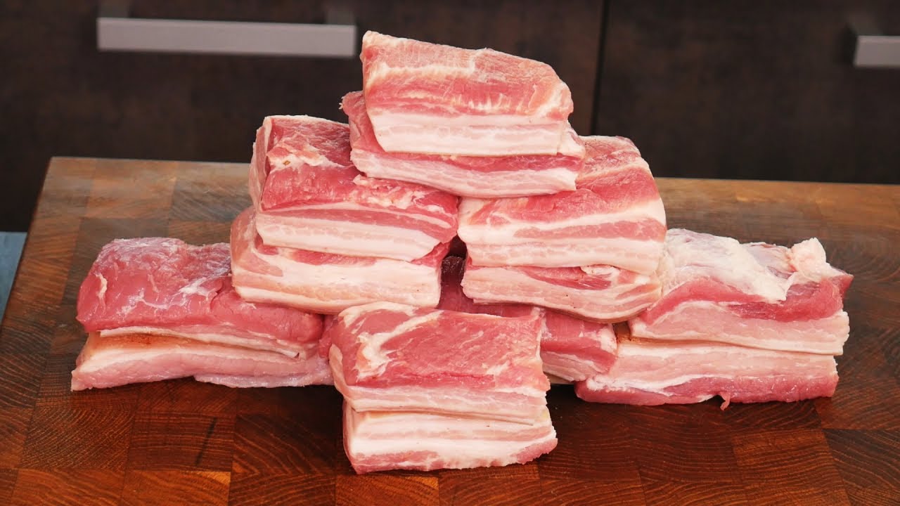 Господині розповіли, як зрозуміти, що сало на ринку смачне та свіже