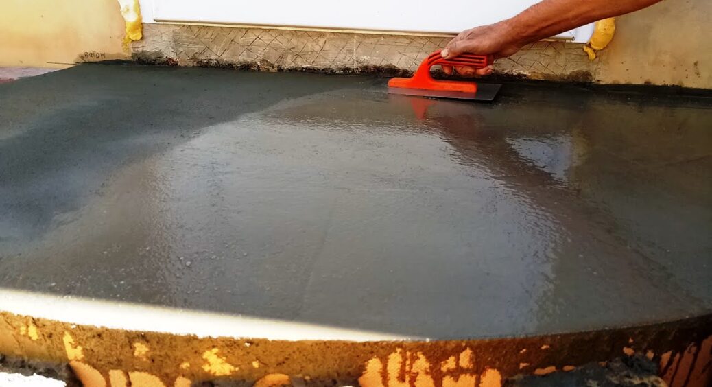 Кум-будівельник додає до цементу “це” – і бетон стає “вічним” та не тріскається: 2 маленькі хитрості 