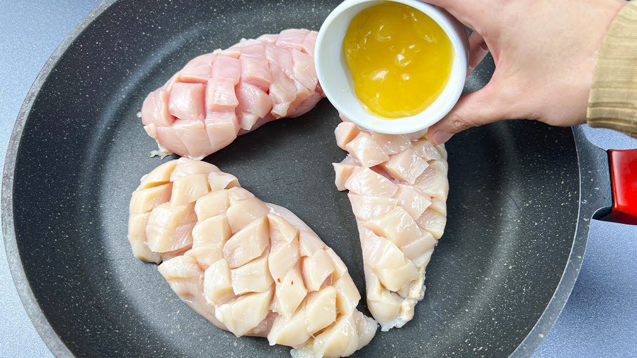 Кулінари порадили простий маринад для курячого філе, аби воно вийшло соковитим і насиченим