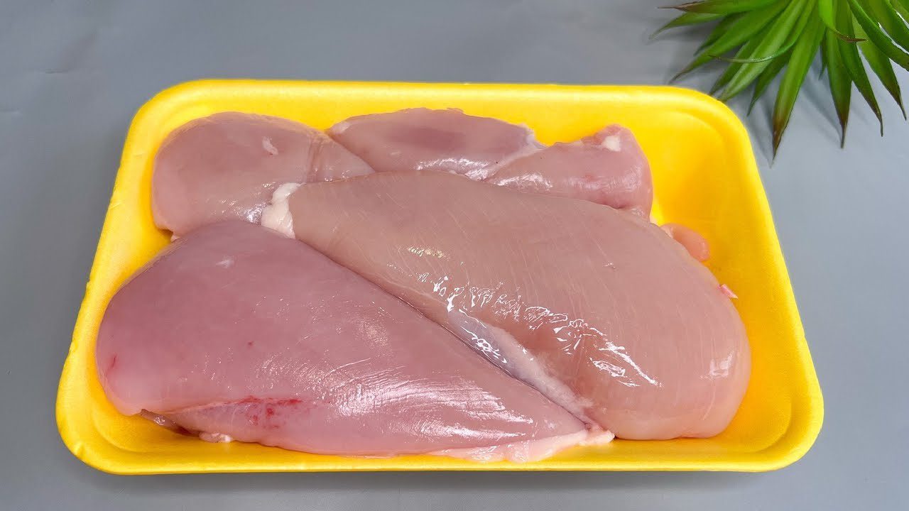 Кулінари порадили простий маринад для курячого філе, аби воно вийшло соковитим і насиченим