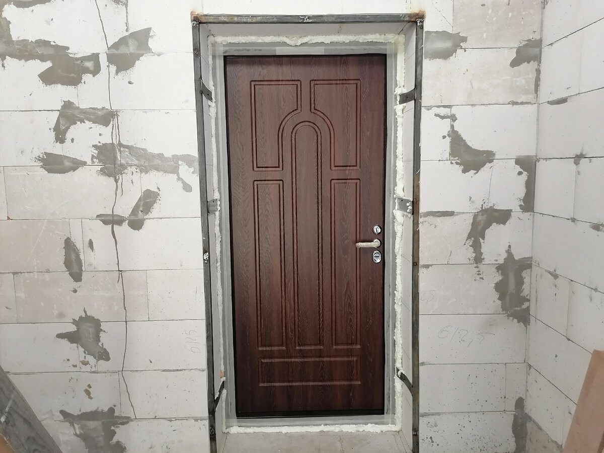 Експерти розповіли, як прибрати холодні протяги вдома за допомогою маніпуляції з дверима