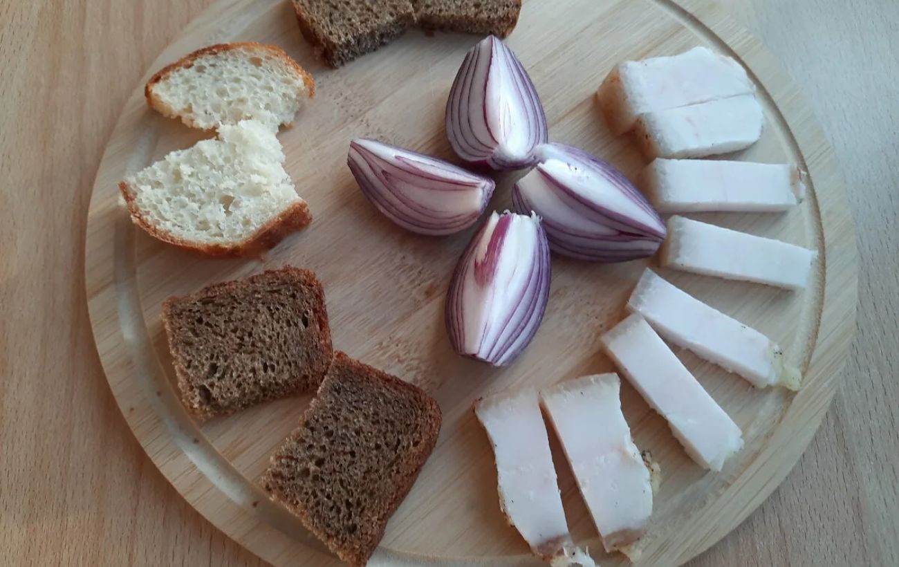 Експерти розповіли, який тест провести на базарі, аби визначити якість сала, яке ви хочете купити