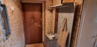 Як позбутись від протягу з-під вхідних дверей