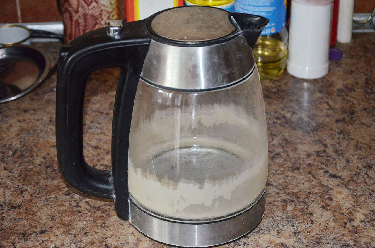 Експерти розповіли, як очистити чайник від накипу від поганої води без тертя та магазинної хімії