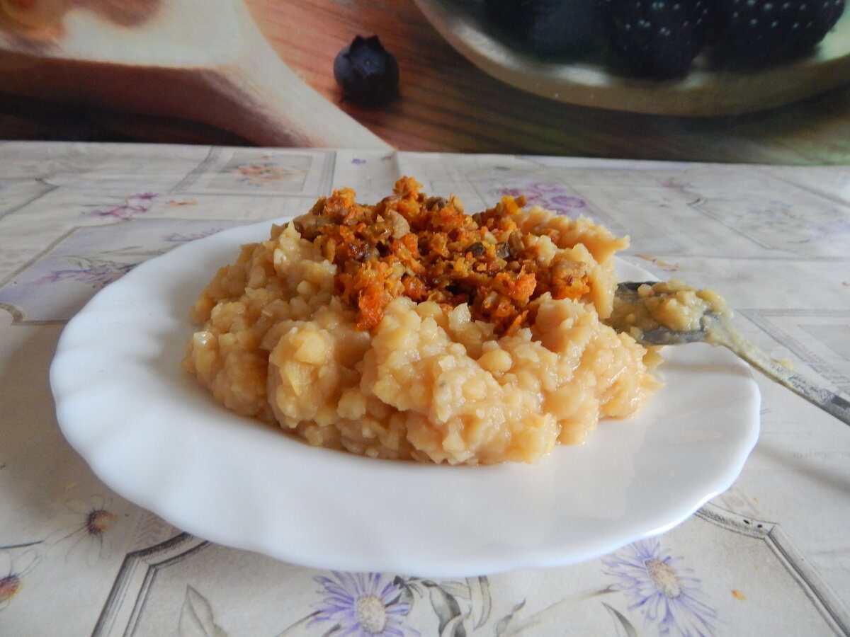 Кулінарні експерти порадили, як швидко варити горохову кашу, аби вона вийшла смачною