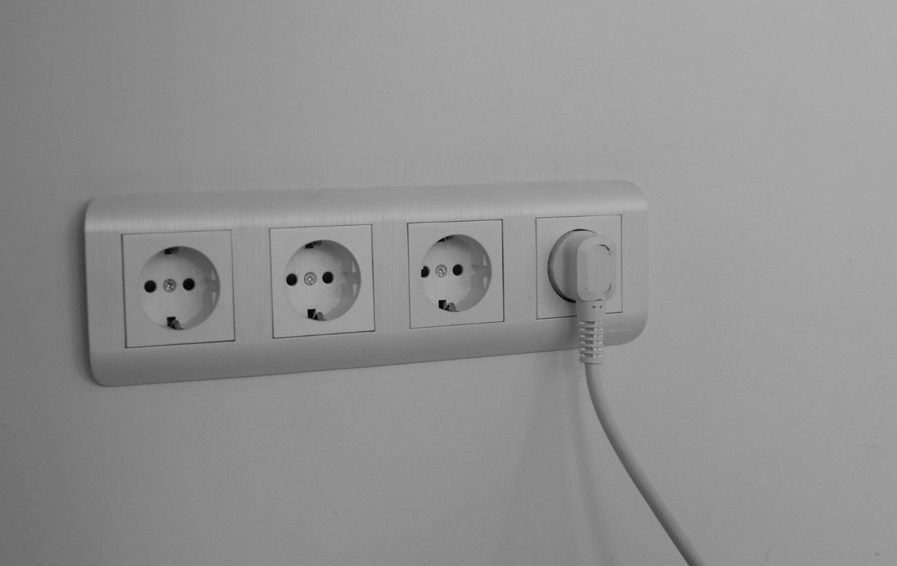 Як правильно вмикати побутову техніку після включення світла