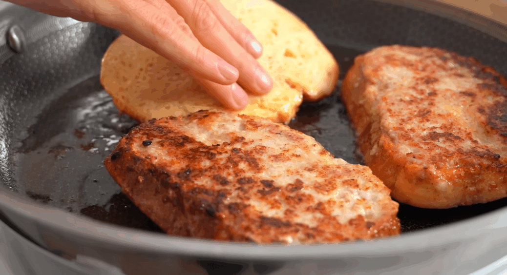 Беру 500 г фаршу і 10 скибок хліба – готую ситну вечерю за 20 хв без каструль і метушні 