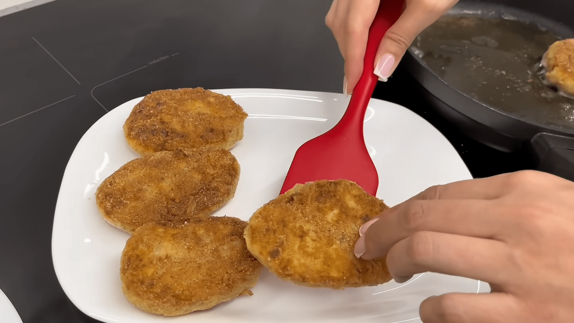 Кухарі розповіли, як приготувати домашні котлети з картоплі та квашеної капусти