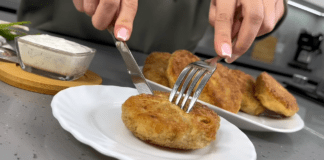 Кухарі розповіли, як приготувати овочеві котлети з картоплі та квашеної капусти