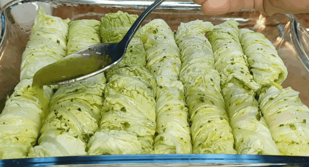 Пекінська капуста + фета – гості “розтерзали” всі рулетики за 3 хвилини: готую подвійну порцію тепер 