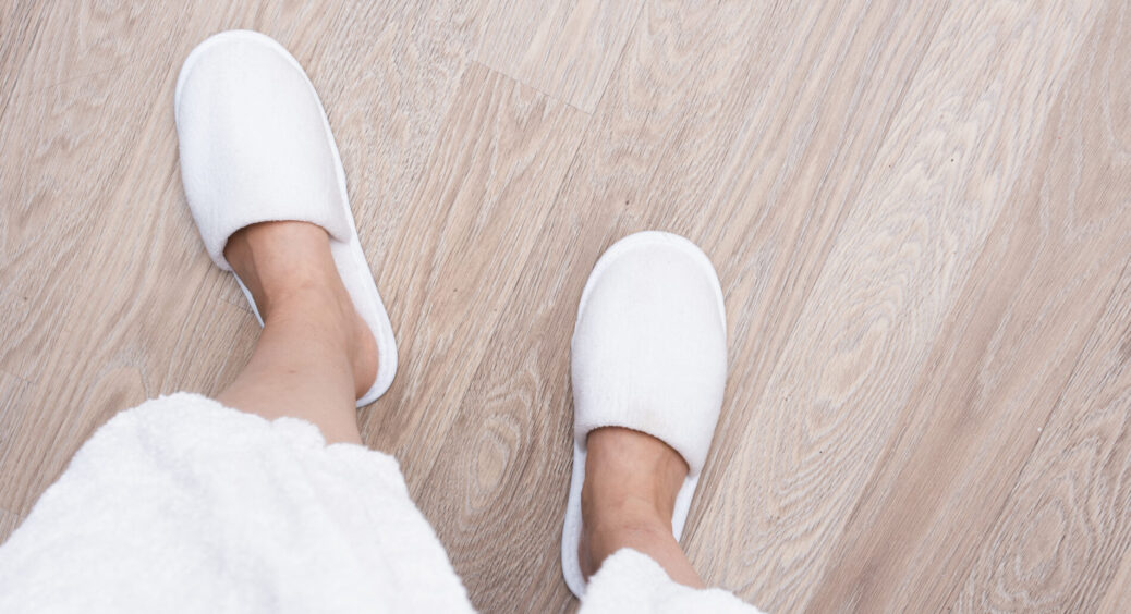 Домашні капці більше не ковзають по плитці як на льоду: 1 дія на 5 хвилин – безпека для всієї родини 