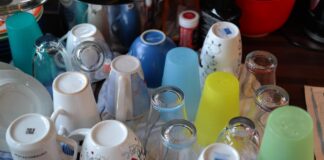 Експерти назвали простий спосіб полегшити миття посуду та заощадити мийний засіб