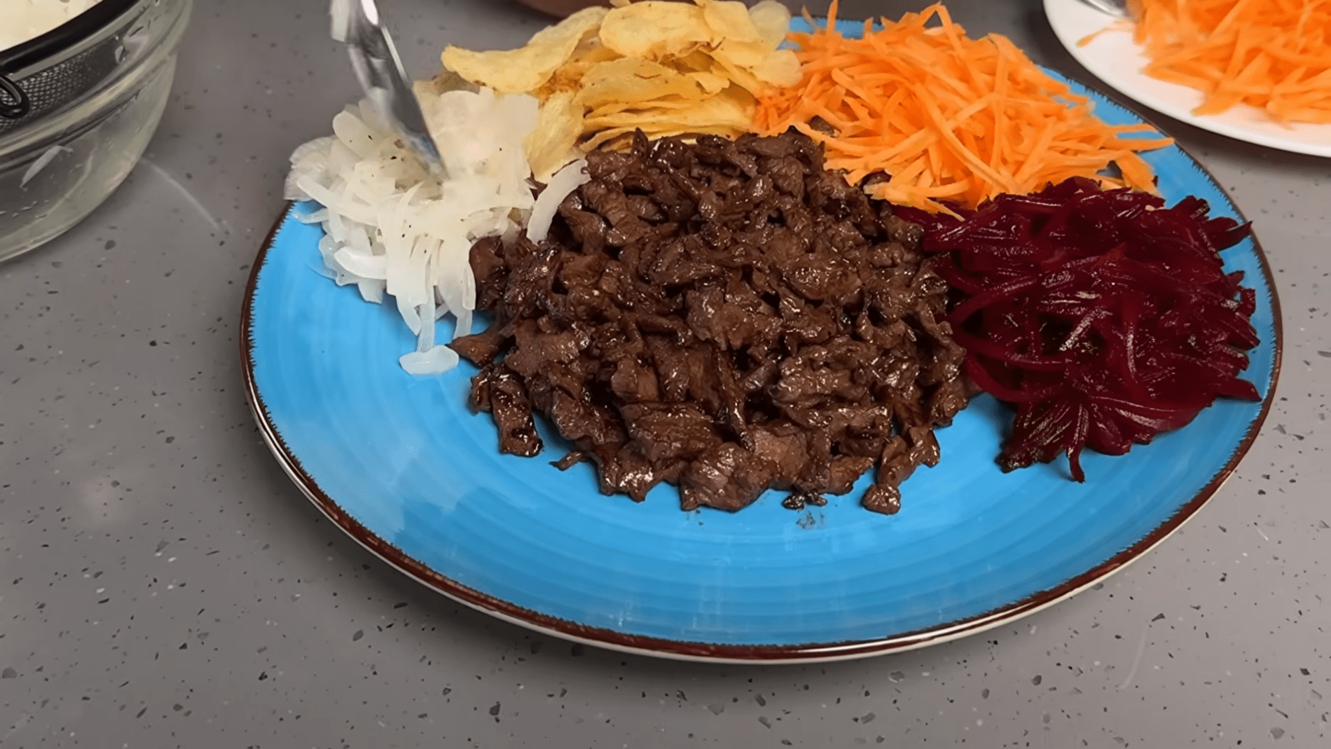 Кулінари розповіли рецепт приготування салату з яловичиною