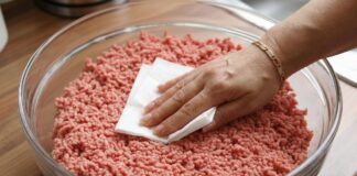Господині розповіли, як швидко перевірити фарш на якість