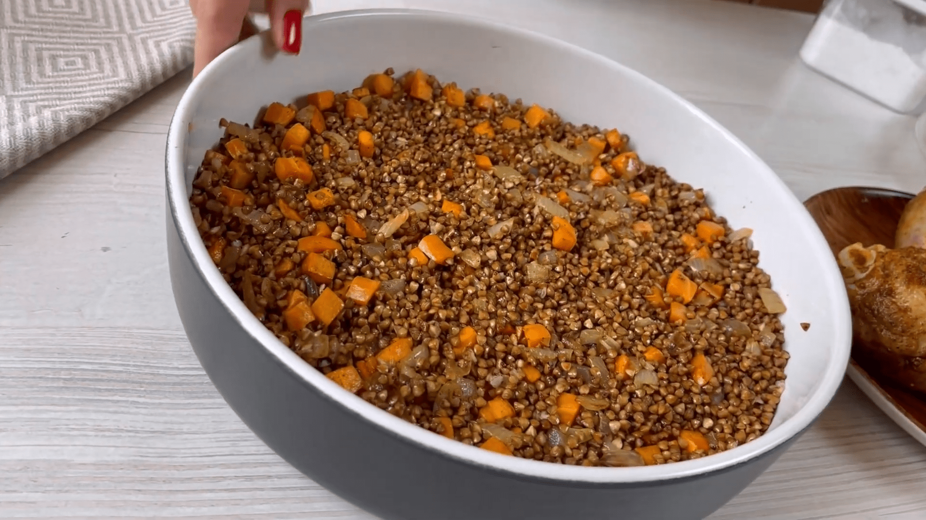 Кулінари розповіли, як смачно приготувати гречку з куркою