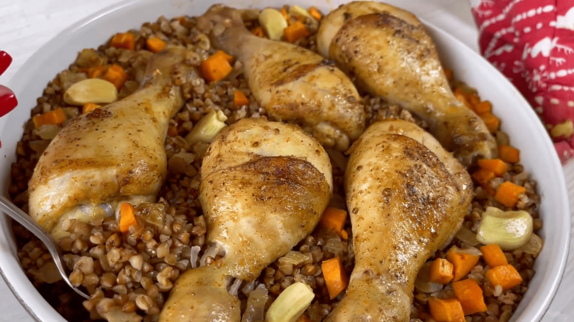 Кулінари розповіли, як смачно приготувати гречку з куркою