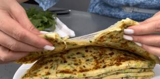 Кухарі розповіли, як приготувати смачні коржики до сніданку