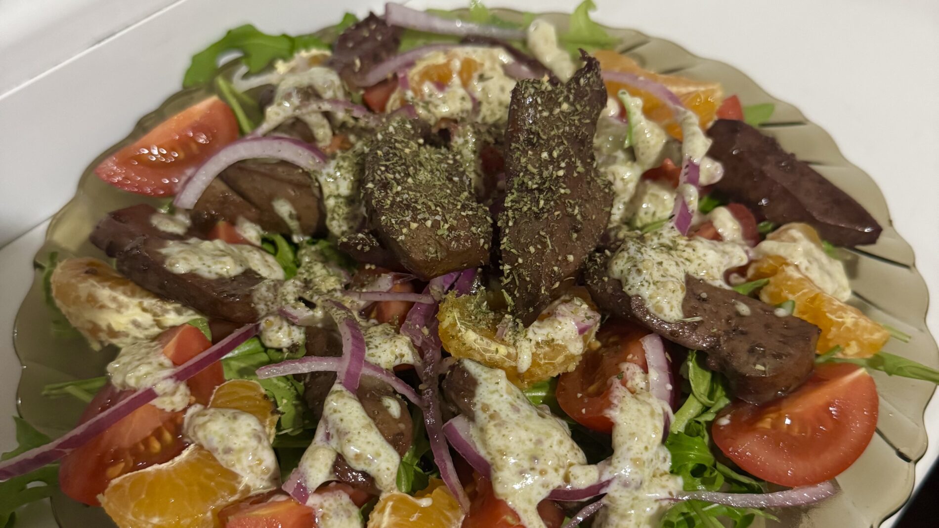 Господині розповіли, як приготувати смачний і красивий салат із 5 інгредієнтів 