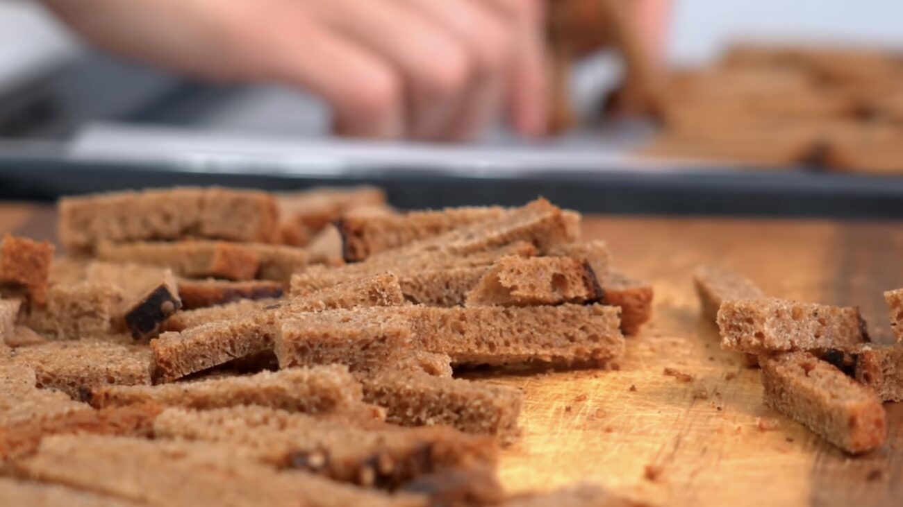 Господині розповіли, як приготувати вдома сухарики, які на смак наче магазинні Господині розповіли, як приготувати вдома сухарики, які на смак наче магазинні