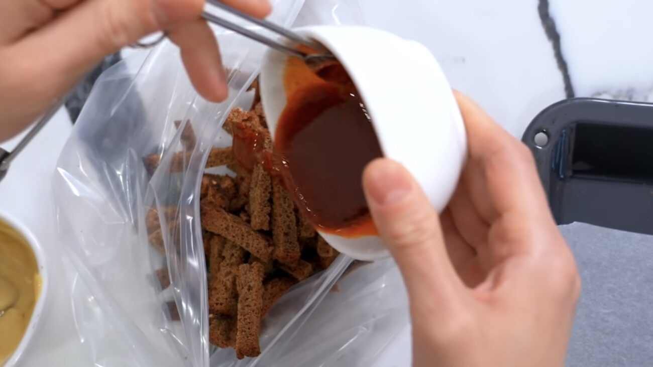 Господині розповіли, як приготувати вдома сухарики, які на смак наче магазинні Господині розповіли, як приготувати вдома сухарики, які на смак наче магазинні