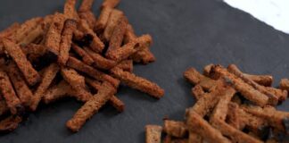 Господині розповіли, як приготувати вдома сухарики, які на смак наче магазинні 