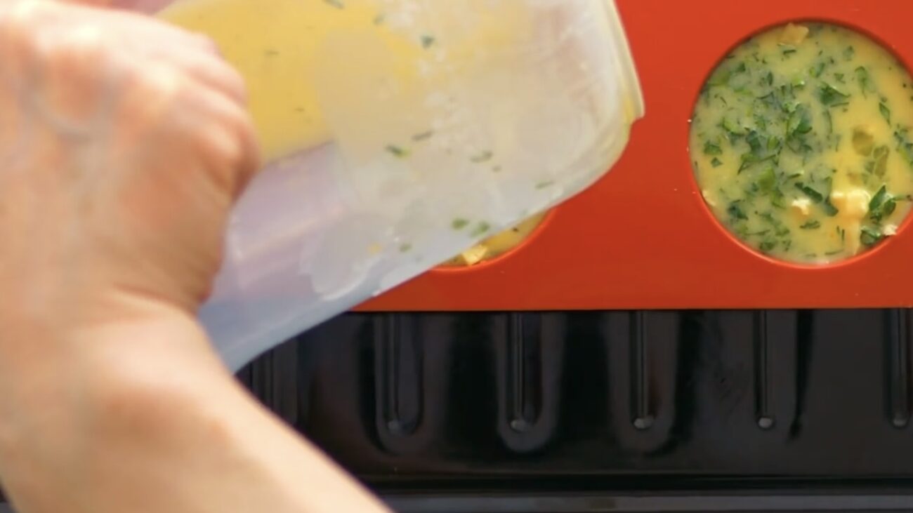 Господині розповіли, як приготувати яйця на сніданок без смаження і варіння 