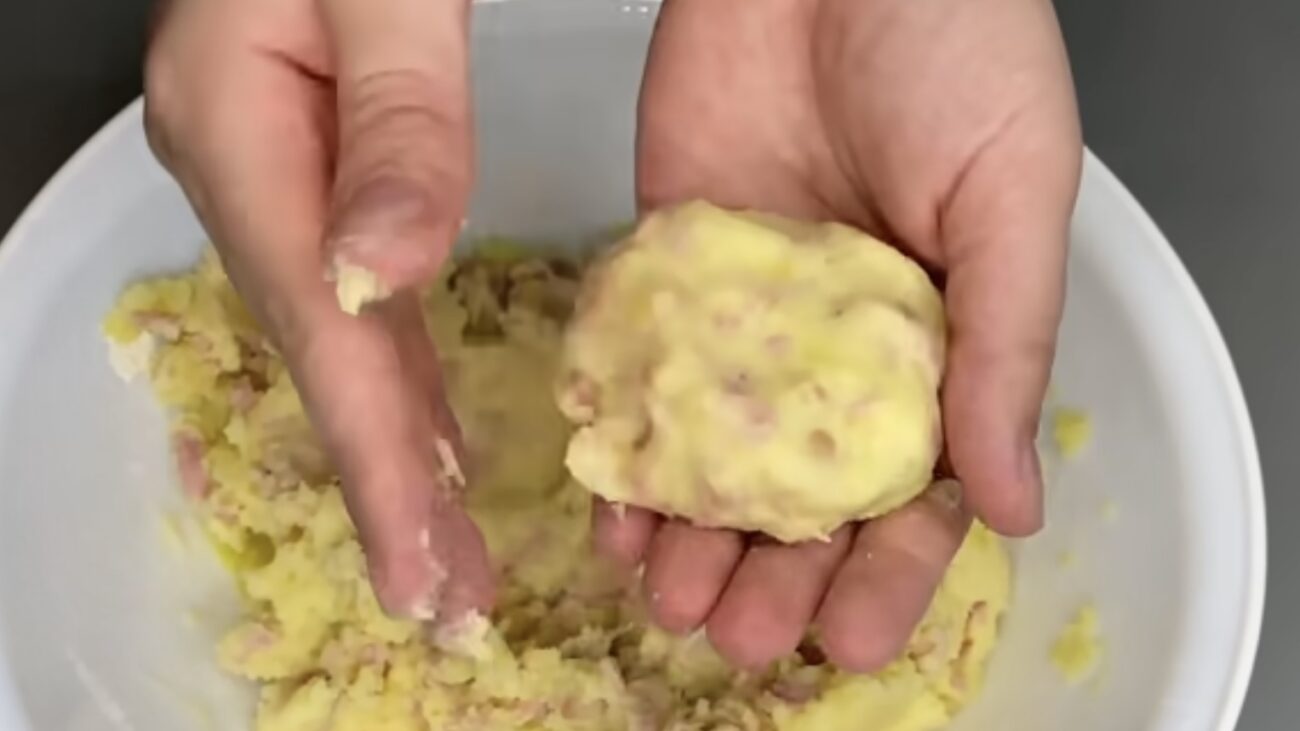 Господині розповіли рецепт смачного сніданку зі звичайних сосисок 