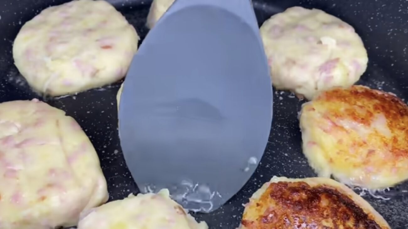 Господині розповіли рецепт смачного сніданку зі звичайних сосисок 