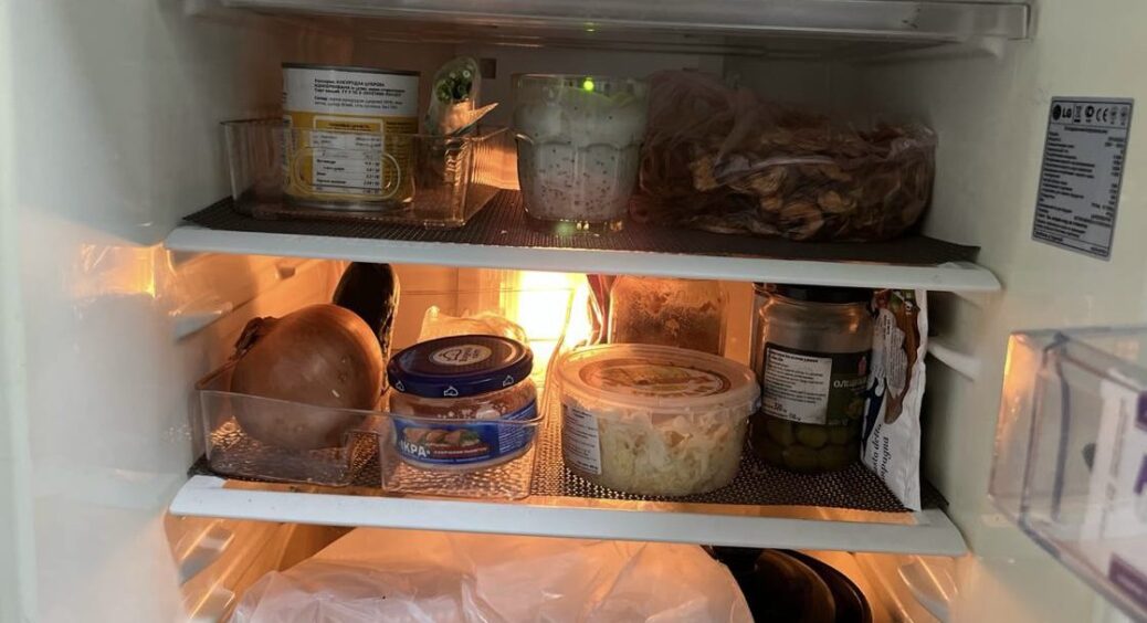 Холодильник пахне альпійською свіжістю навіть після риби: кладу на полицю 3 чорненьких “кругляша” 