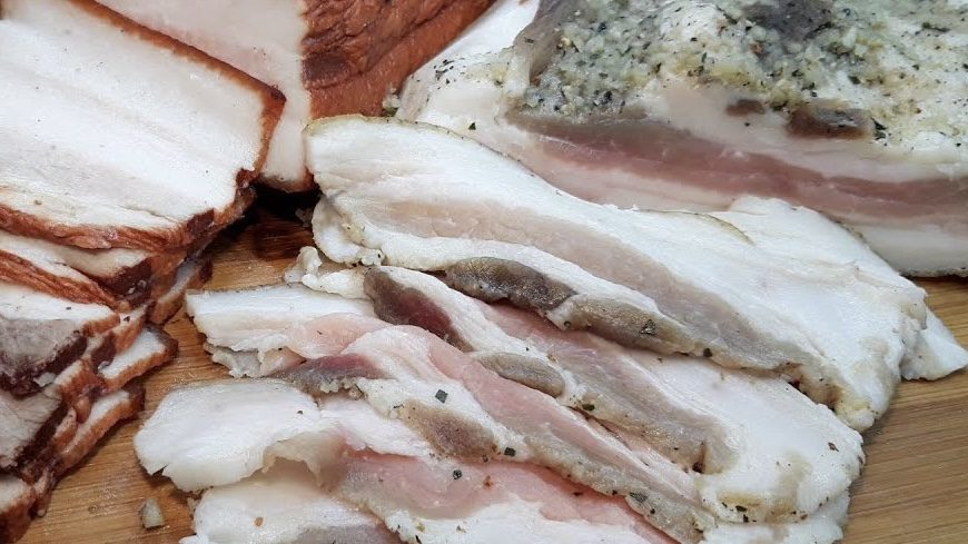 Господині розповіли, як смачно засолити домашнє сало 