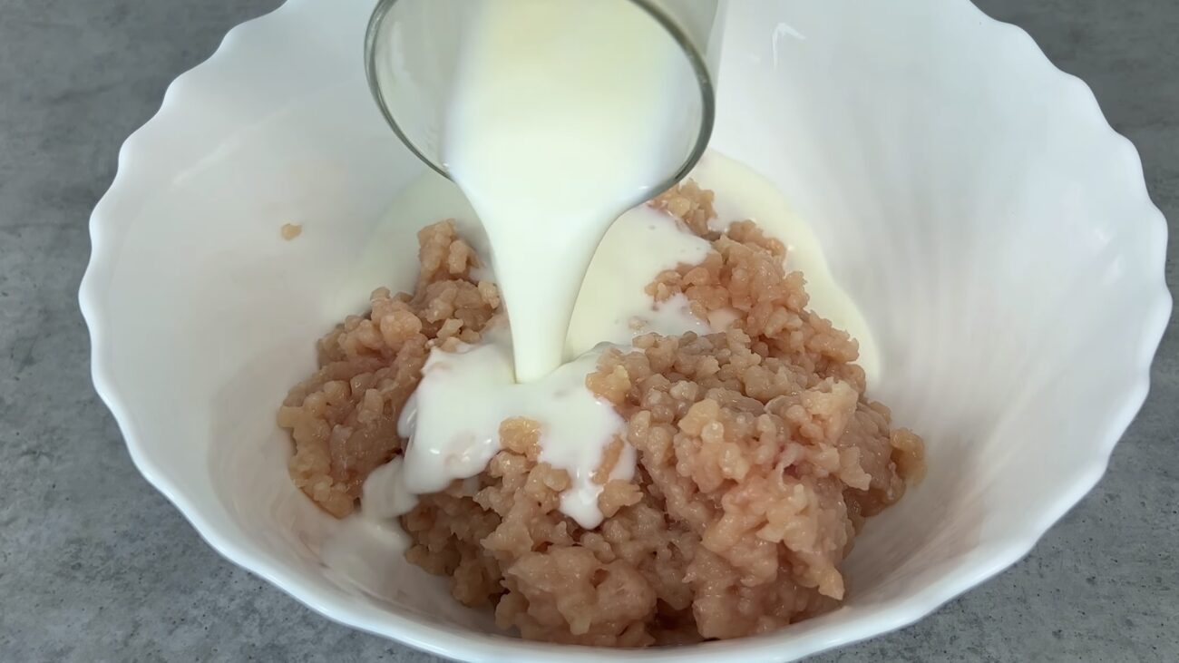 Господині розповіли, як приготувати смачну страву з кефіру та фаршу