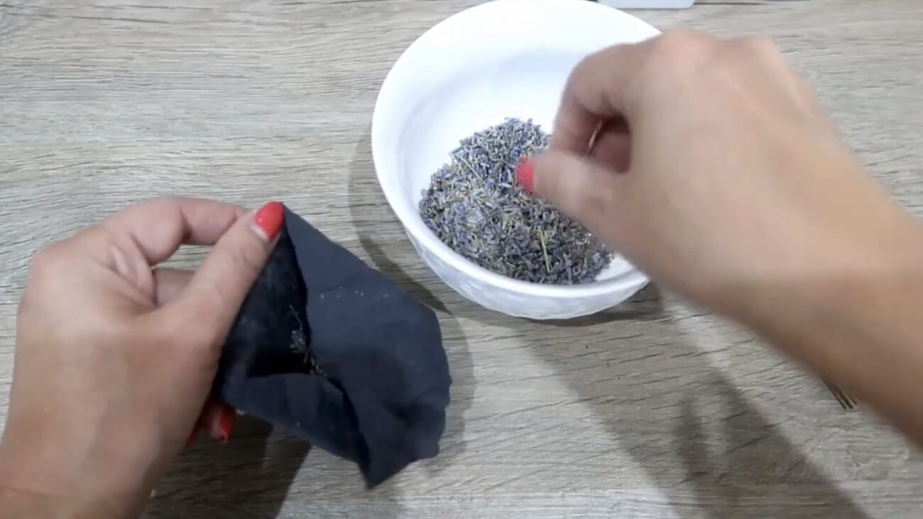 Господині розповіли, як можна використовувати старі капронові колготки  