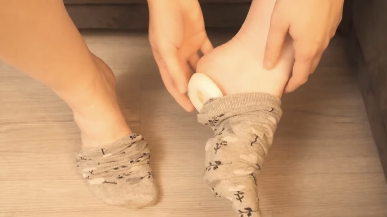 Господині поділилися цікавими побутовими лайфхаками зі шкарпетками 