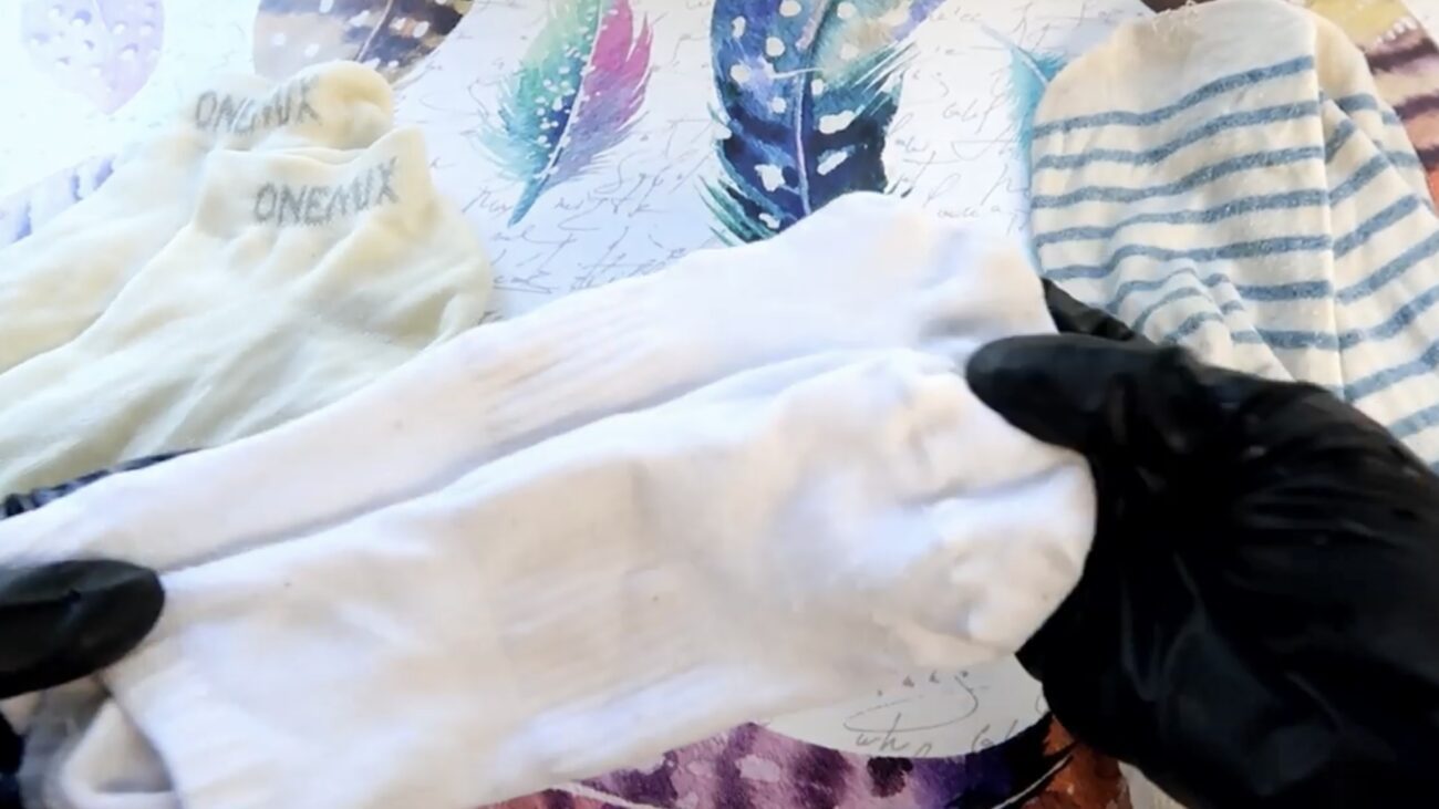 Господині поділилися цікавими побутовими лайфхаками зі шкарпетками  