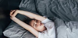 Експерти пояснили, що допомагає зігріти холодні ноги вночі 