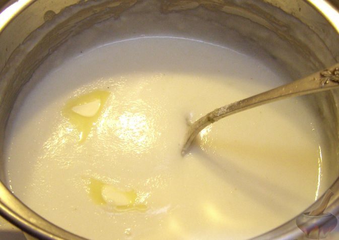 Кулінари пояснили, як приготувати смачну манку без грудочок 