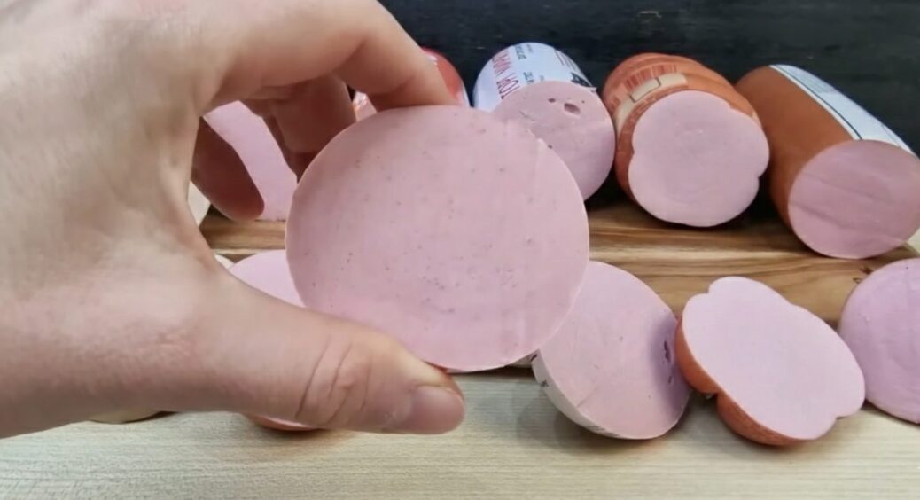 Тітка на розкладці з ковбасою не любить мене, бо я прошу відрізати 1 тонкий слайс і згинаю його ось навіщо 