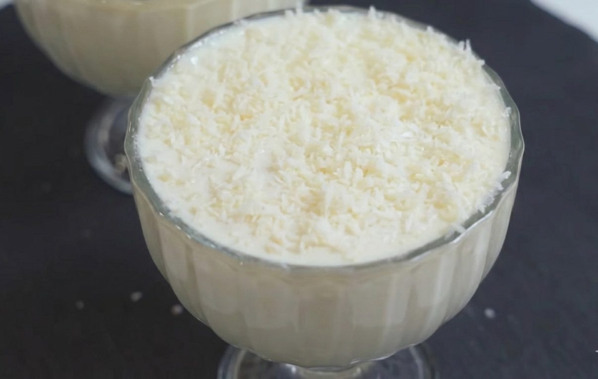 Господині поділилися рецептом швидкого вершкового десерту без випікання